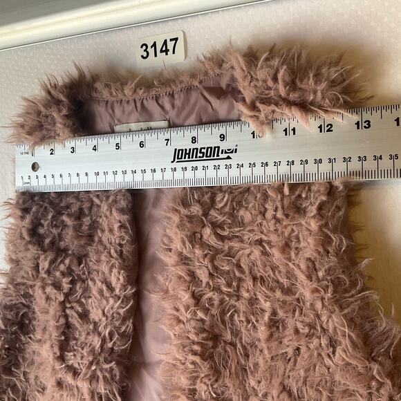 Charlotte Russe Women Vest size XS Taupe Pink Open Front Faux Fur - Picture 2 of 9
